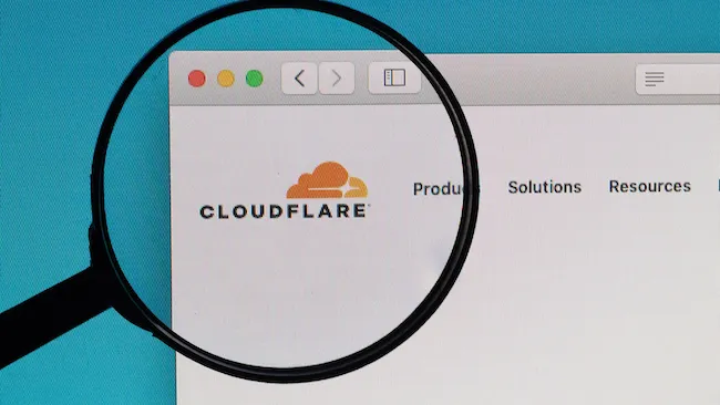 AI Labirint: Cloudflareov novi alat zavarava AI pretraživače lažnim web stranicama