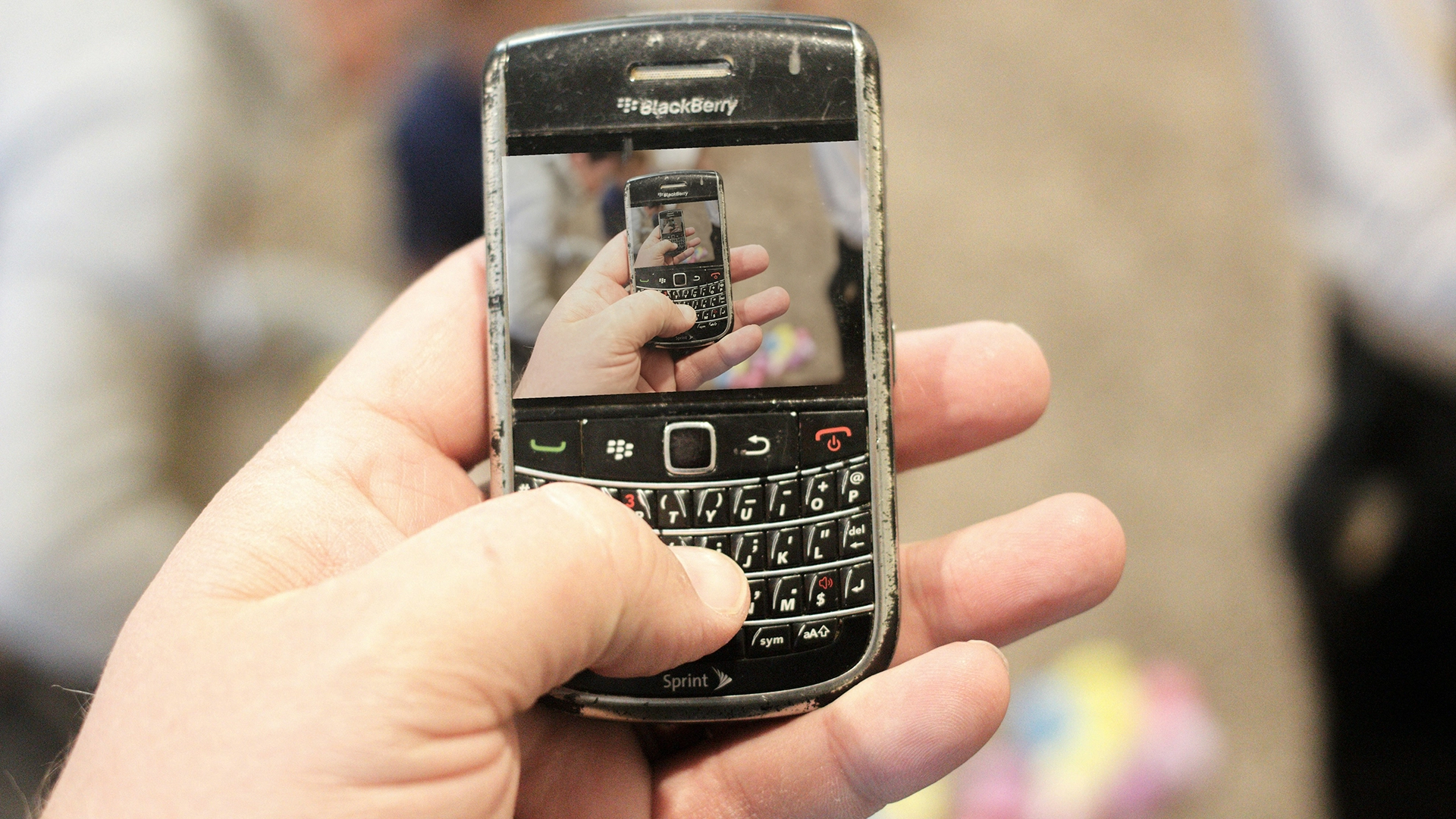 Nostalgija i tehnologija: TikTok vraća BlackBerry na scenu