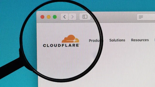 Cloudflare omogućava stranicama naplaćivanje AI botovima s &lsquo;Plati po pretraživanju&rsquo;